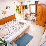 Vicze Apartmanhaz Pensionat Siófok