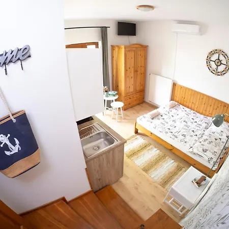 Vicze Apartmanhaz 招待所 3*