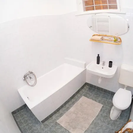 Vicze Apartmanhaz Guest house Siofok